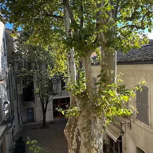 https://la-charmante-du-palais-des-papes.aixenprovencehotels.org
